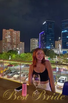 Valentina, 22