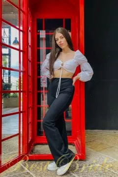 Mariana, 24