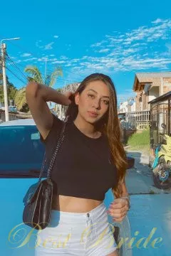 Paula, 22