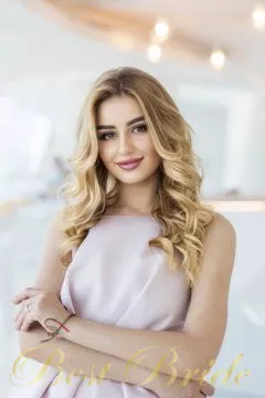 Yuliya, 24