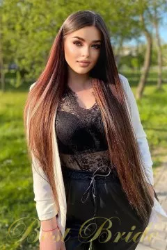 Yulia, 28