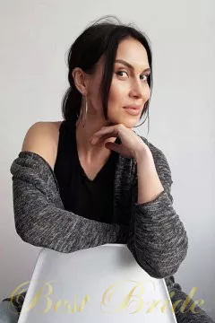 Elena, 43