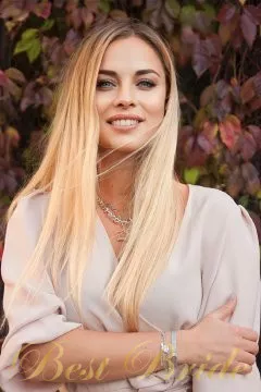 Anna, 37