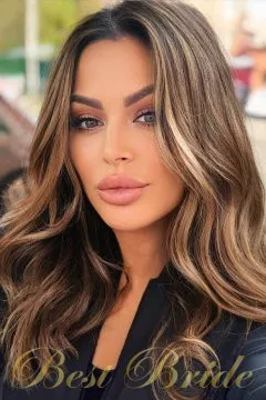 Yana, 35