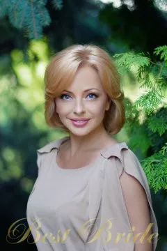 Julia, 48