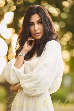 Polina, 25