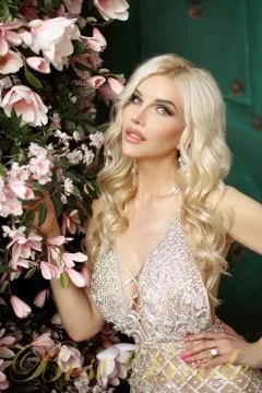 Anna, 38
