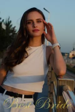 Hanna, 24