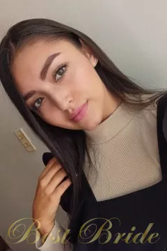 Nicole, 26