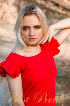 Yuliia, 28