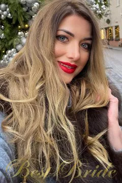 Ekaterina, 32