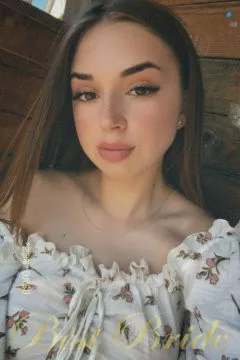 Adriana, 21