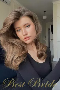 Viktoriia, 27