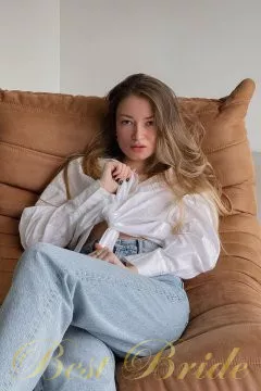 Yuliia, 30