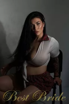 Anna, 25