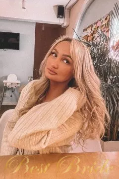 Larissa, 33