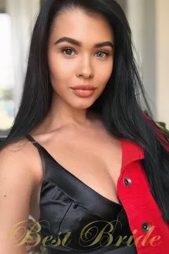 Oleksandra, 28