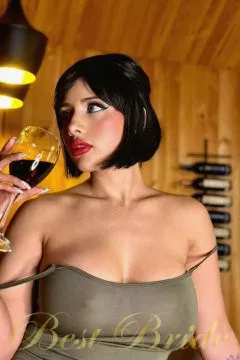 Yaneth, 37