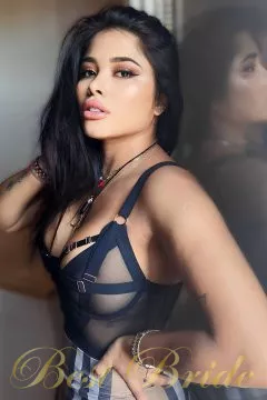 Kely Yhoana, 37