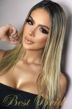 Marcelle, 32