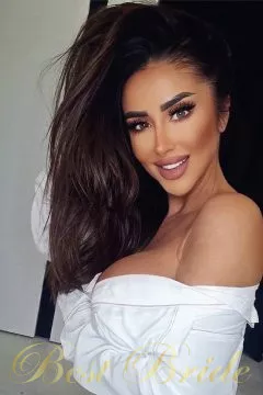 Ewa, 35