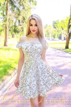 Vladislava, 29