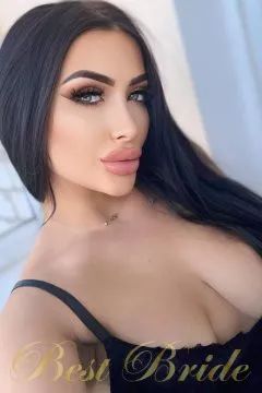 Yuliia, 22