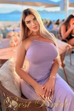 Renata, 28